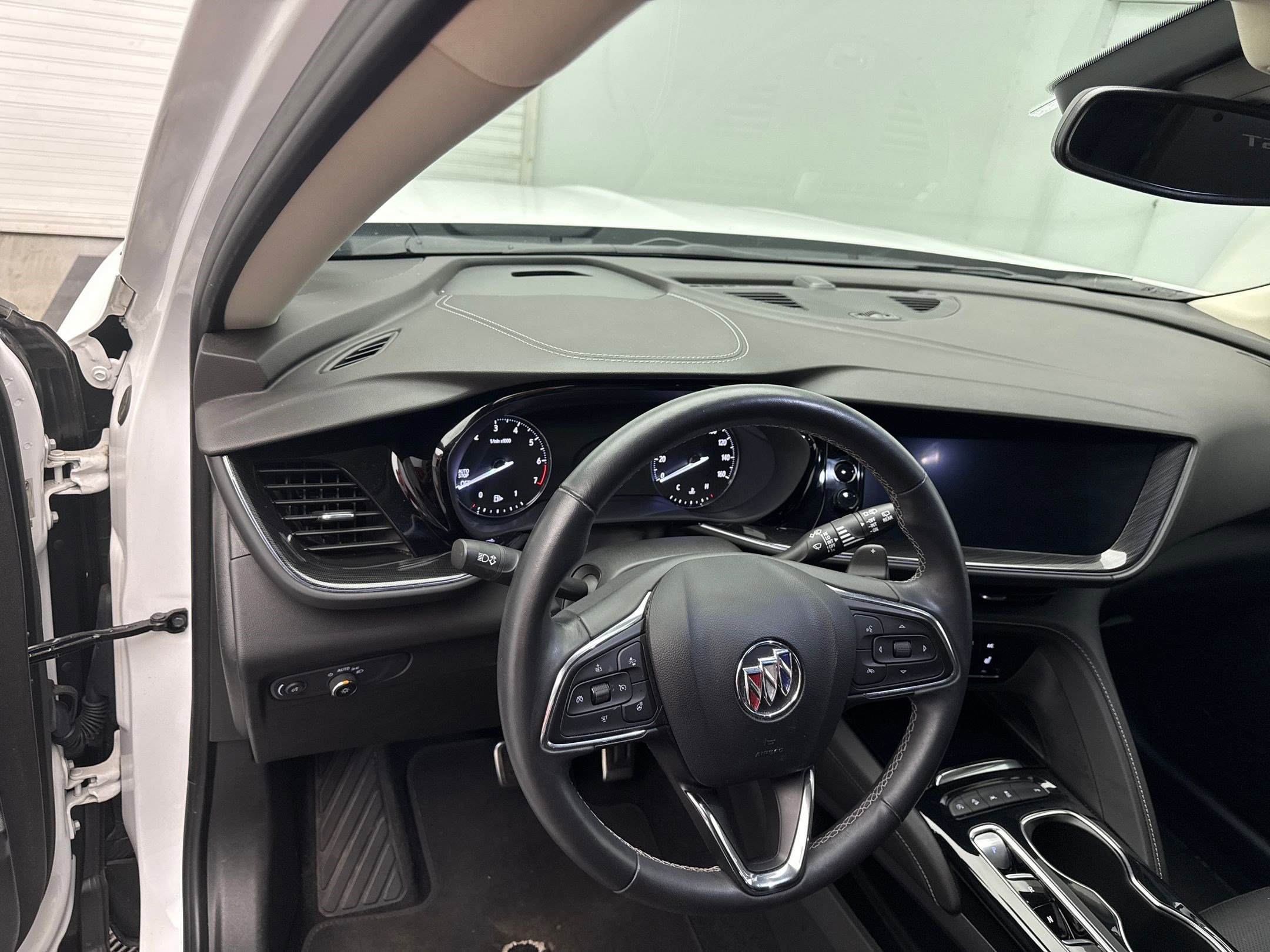 Certified 2022 Buick Envision Essence w/ Sport Touring Package image 33