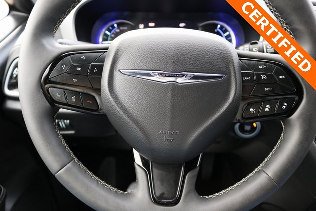 Used 2024 Chrysler Pacifica Select image 21