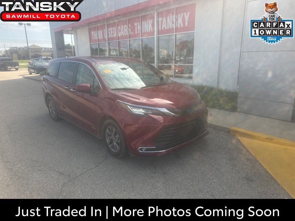 Used 2021 Toyota Sienna XLE FWD image 1