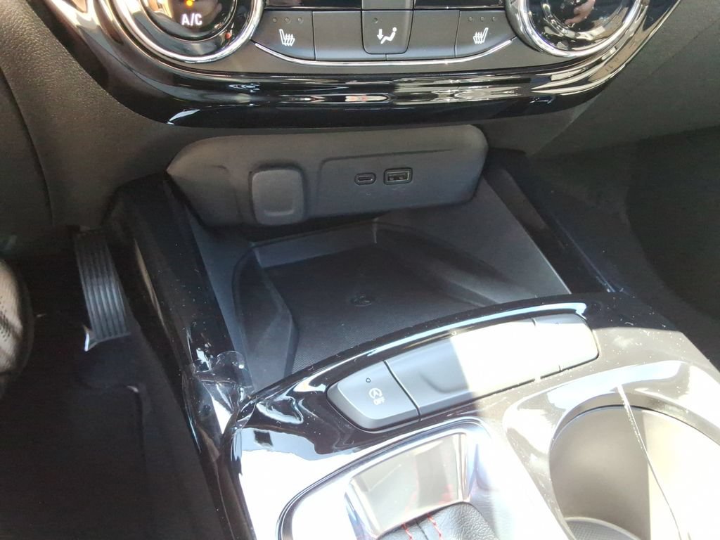 New 2026 Chevrolet Trax RS w/ Sunroof Package FWD image 31