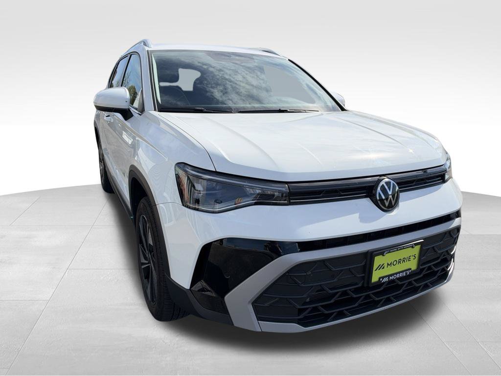 Used 2025 Volkswagen Taos SE AWD/4WD image 4