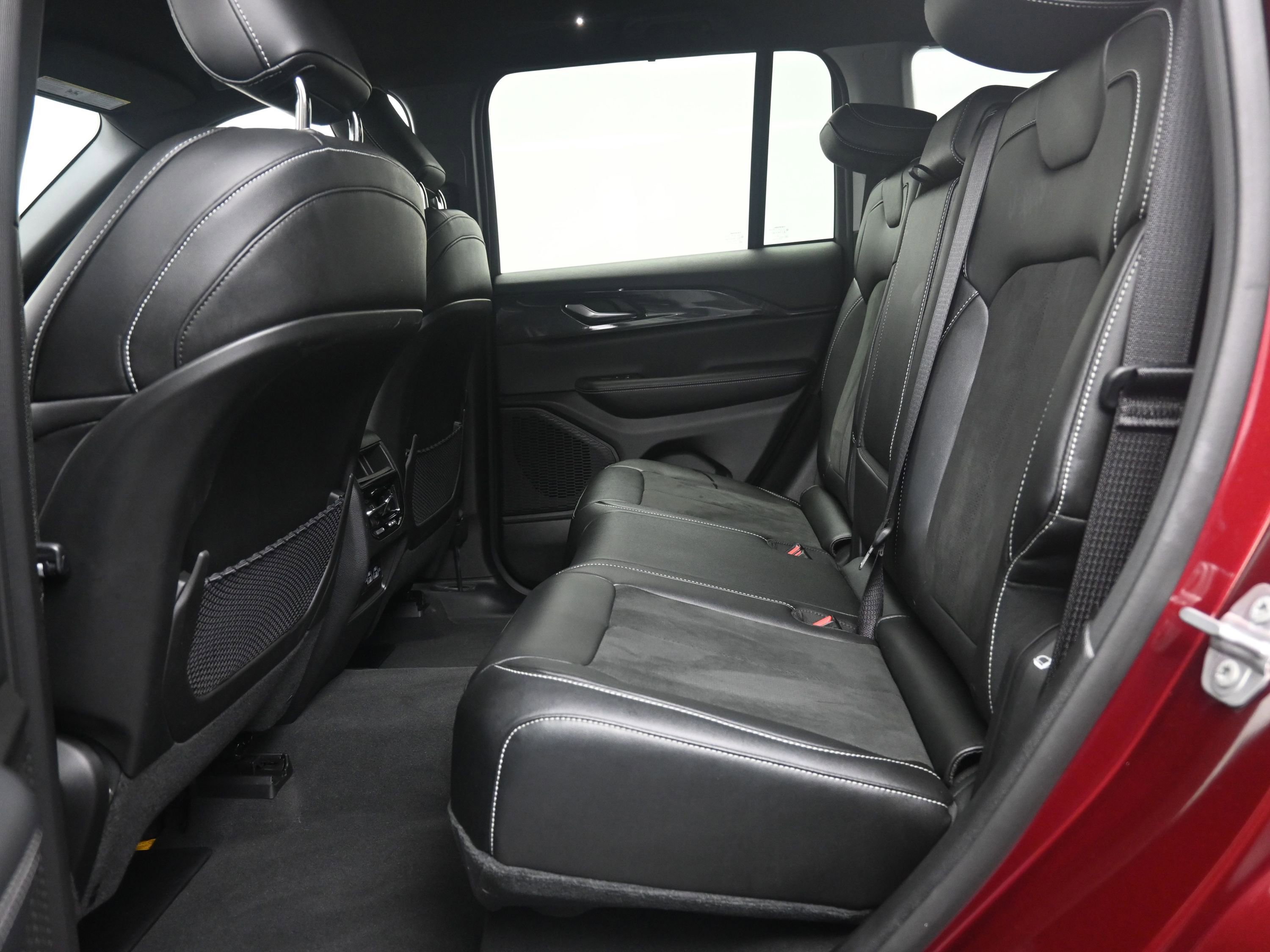 Used 2023 Jeep Grand Cherokee Altitude image 24