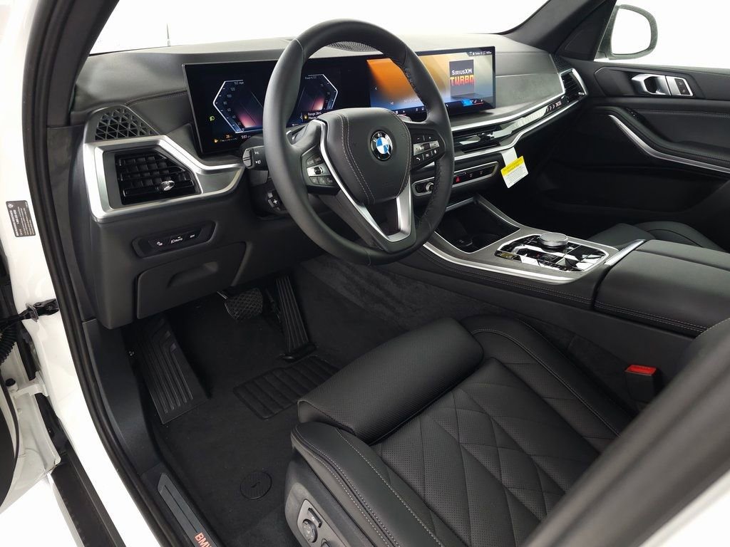 Used 2025 BMW X5 xDrive40i w/ Parking Assistance Package image 19