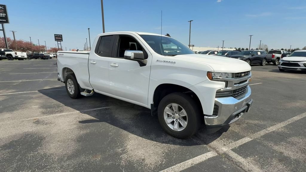 Used 2020 Chevrolet Silverado 1500 LT w/ Convenience Package AWD/4WD image 2