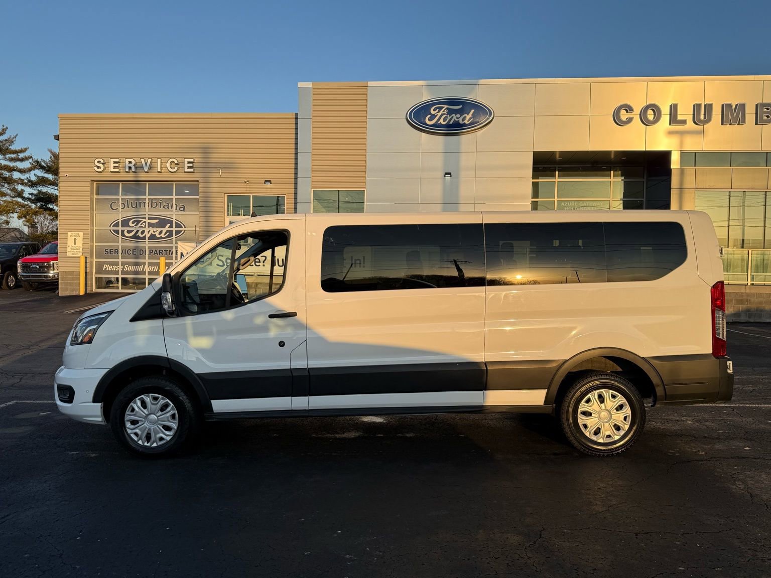 Used 2023 Ford Transit 350 XLT image 3