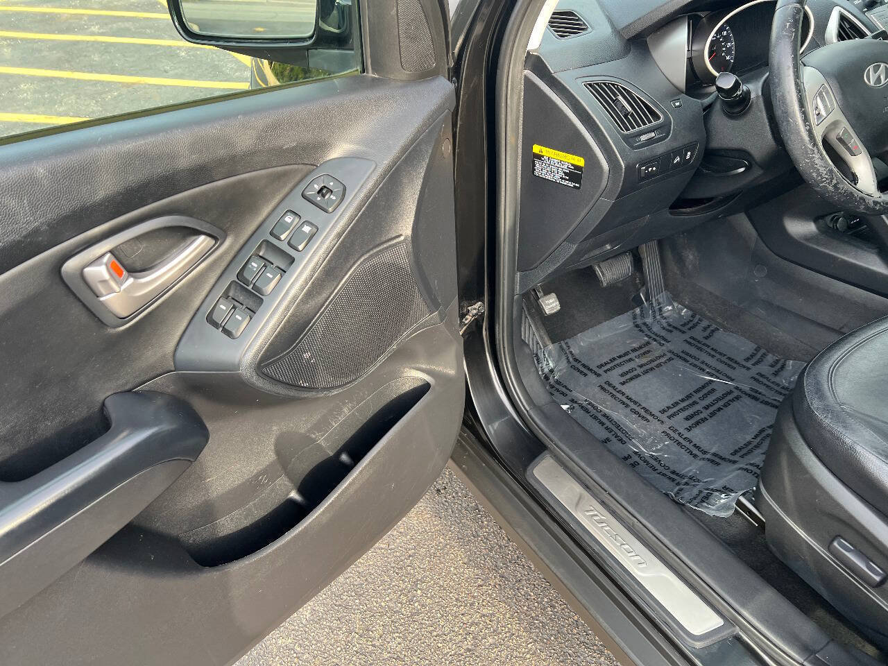 Used 2013 Hyundai Tucson Limited w/ Premium Pkg FWD image 18