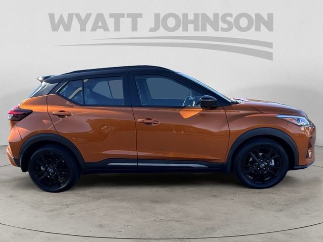 Used 2023 Nissan Kicks SR w/ SR Premium Package FWD image 6