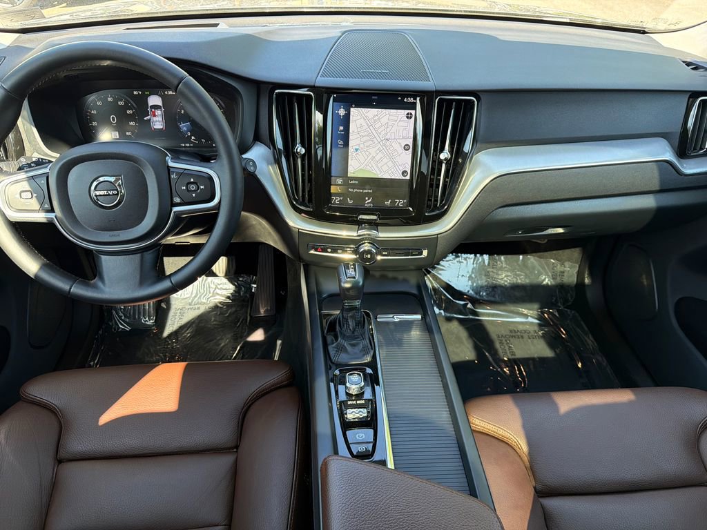 Used 2019 Volvo XC60 T5 Momentum w/ Multimedia Package AWD/4WD image 18