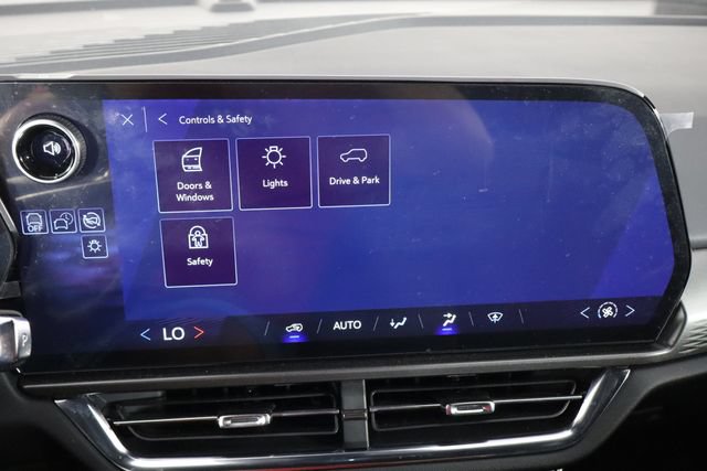 Used 2025 Chevrolet Equinox EV LT FWD image 36