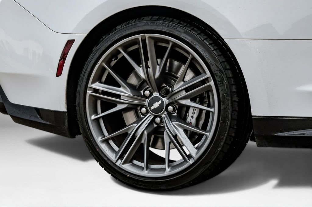 Used 2018 Chevrolet Camaro ZL1 RWD image 22
