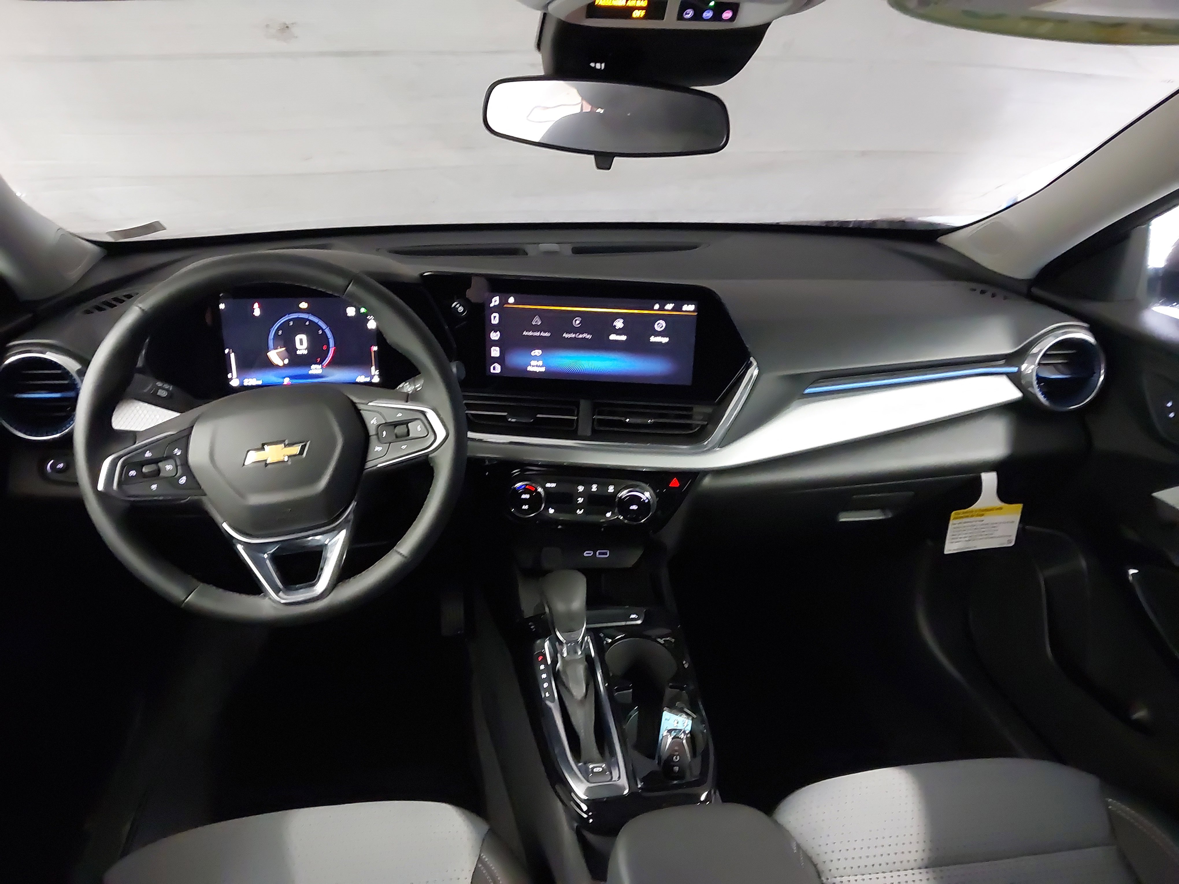 Used 2025 Chevrolet Trax LT w/ Driver Confidence Package FWD image 5