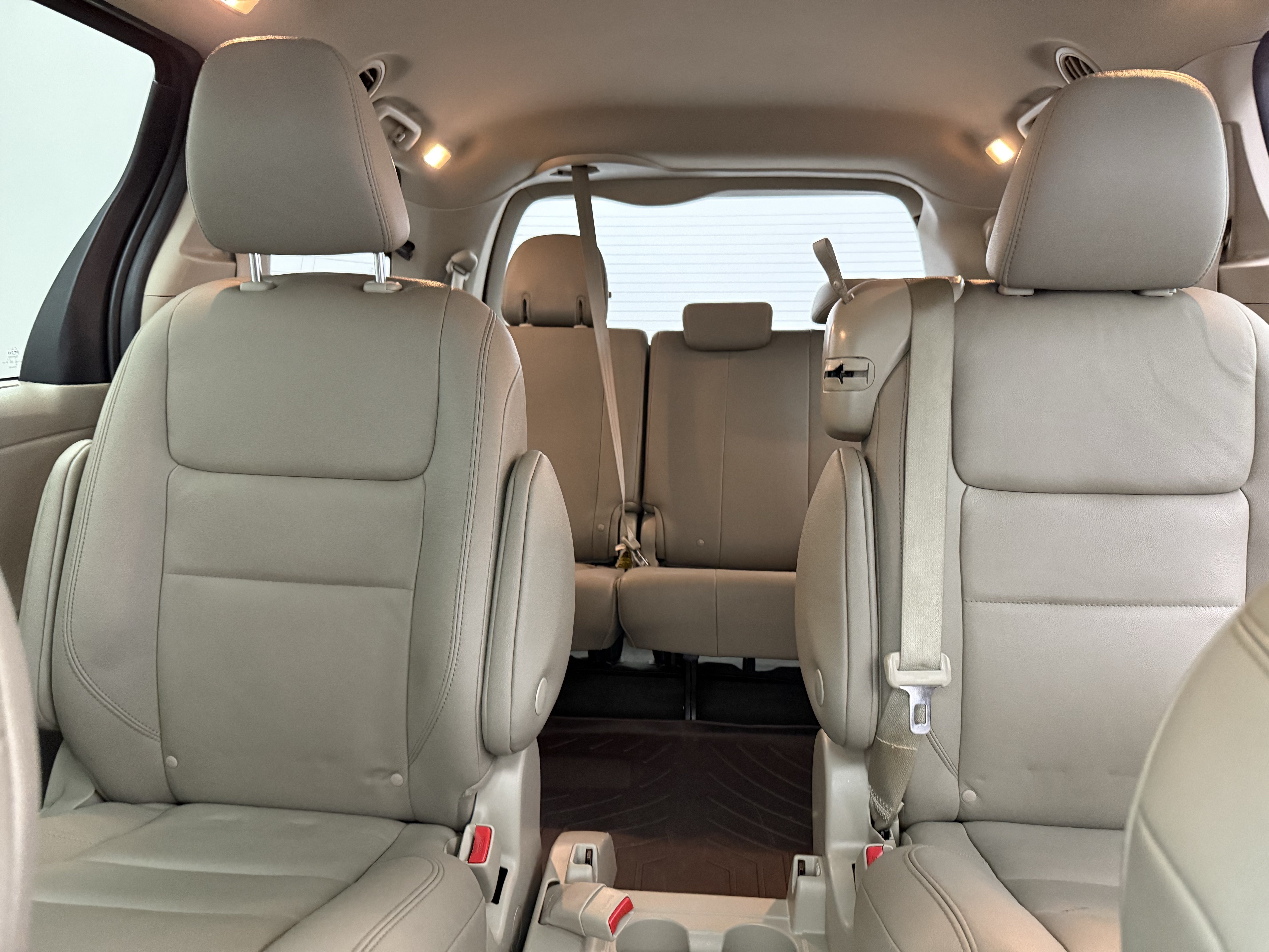 Used 2020 Toyota Sienna XLE FWD image 28
