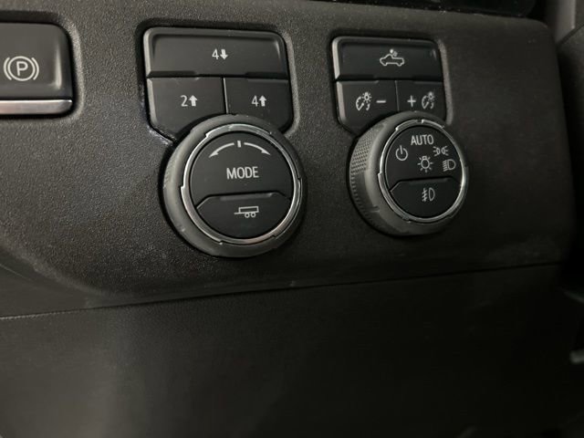 Used 2025 Chevrolet Silverado 2500 LT w/ Convenience Package image 9