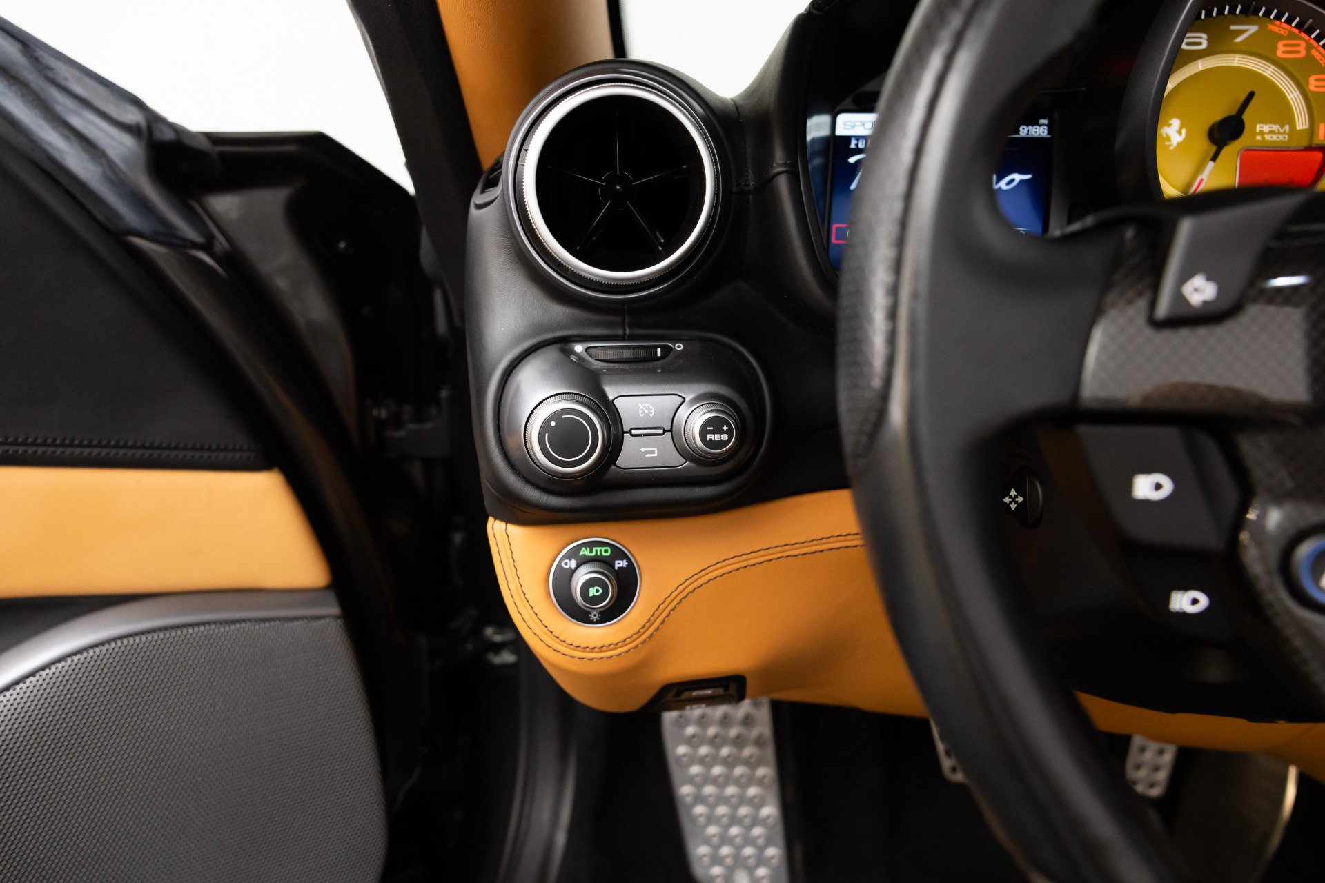 Used 2019 Ferrari Portofino RWD image 90