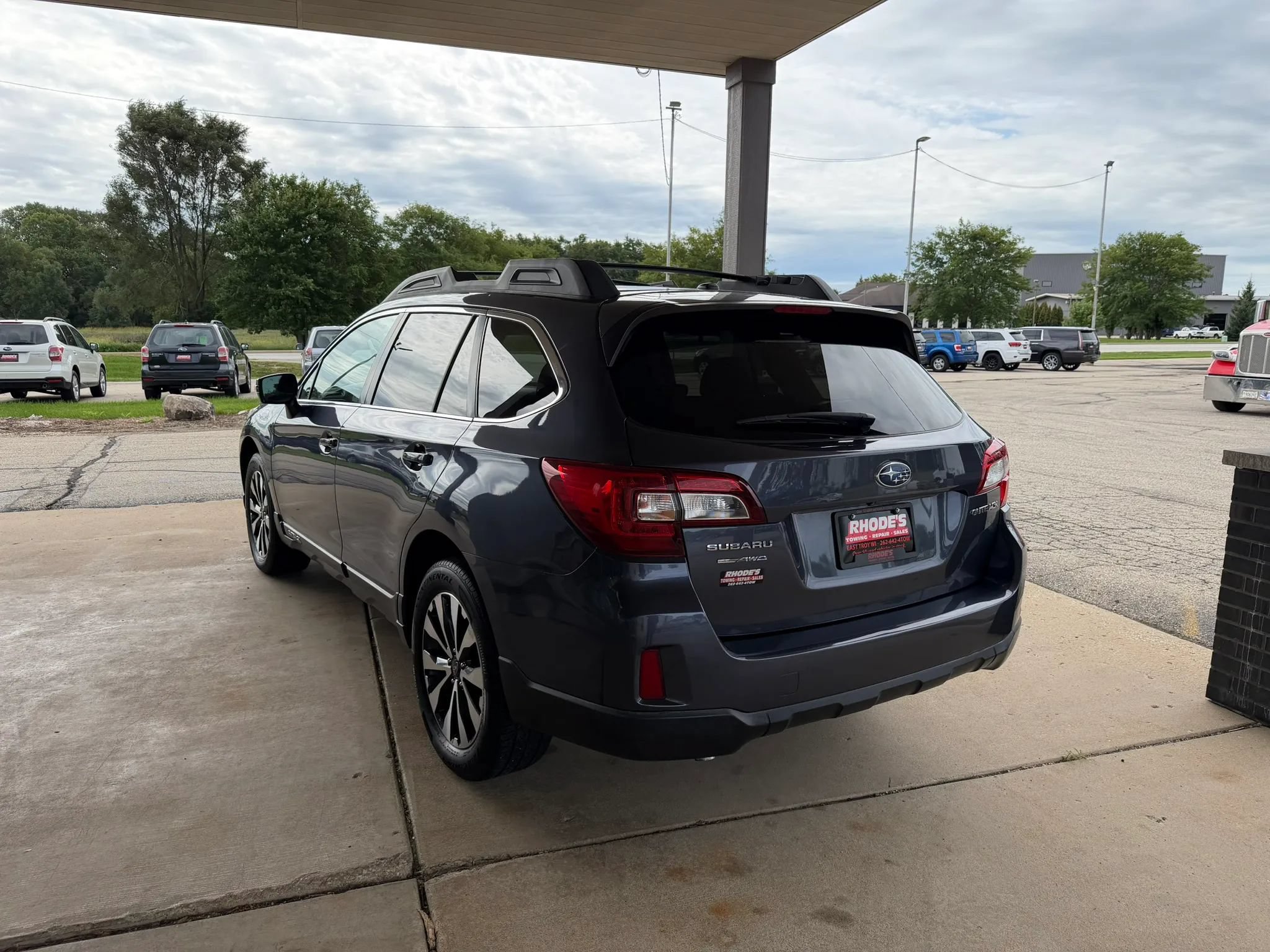 Used 2015 Subaru Outback 2.5i Limited AWD/4WD image 3