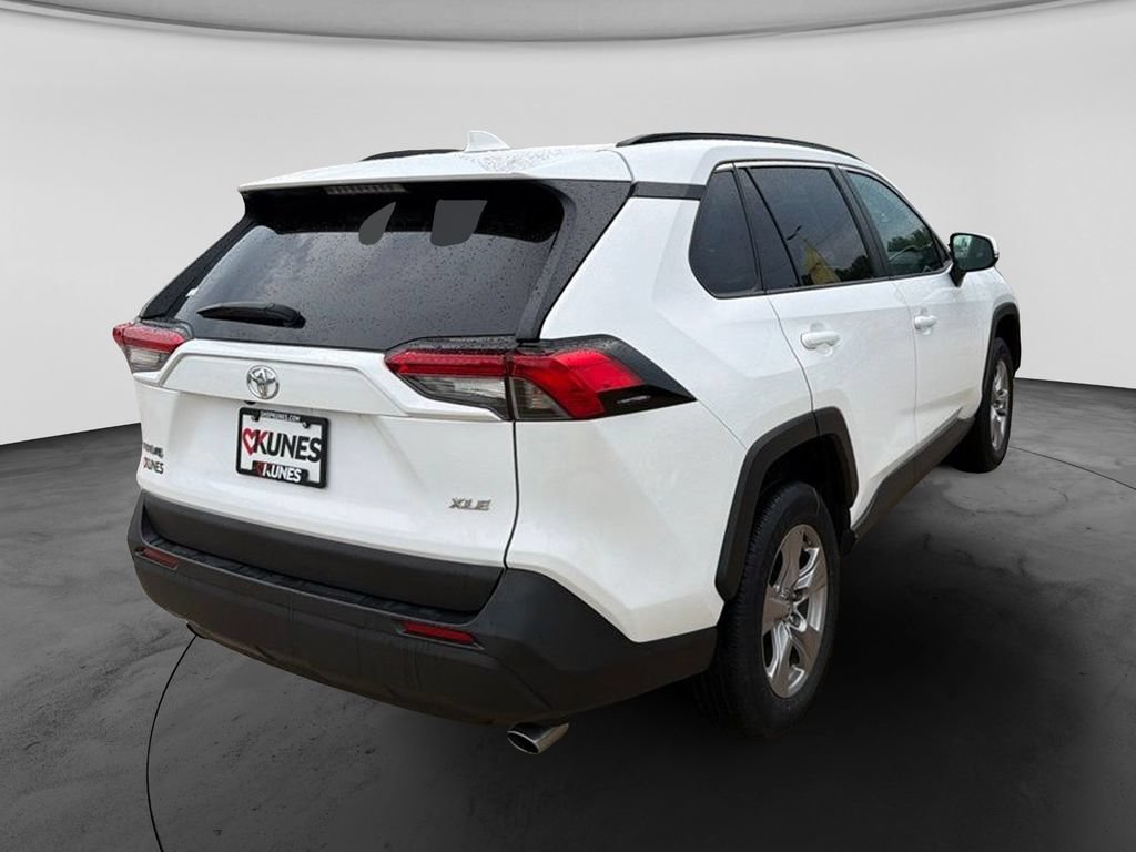 Used 2025 Toyota RAV4 XLE FWD image 9