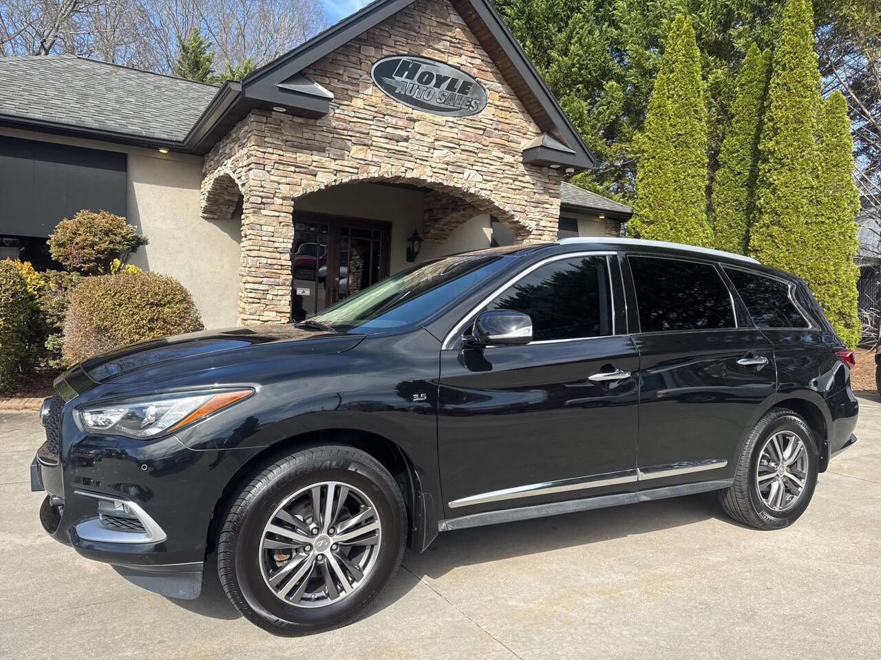 Used 2016 INFINITI QX60 AWD w/ Premium Plus Package image 2
