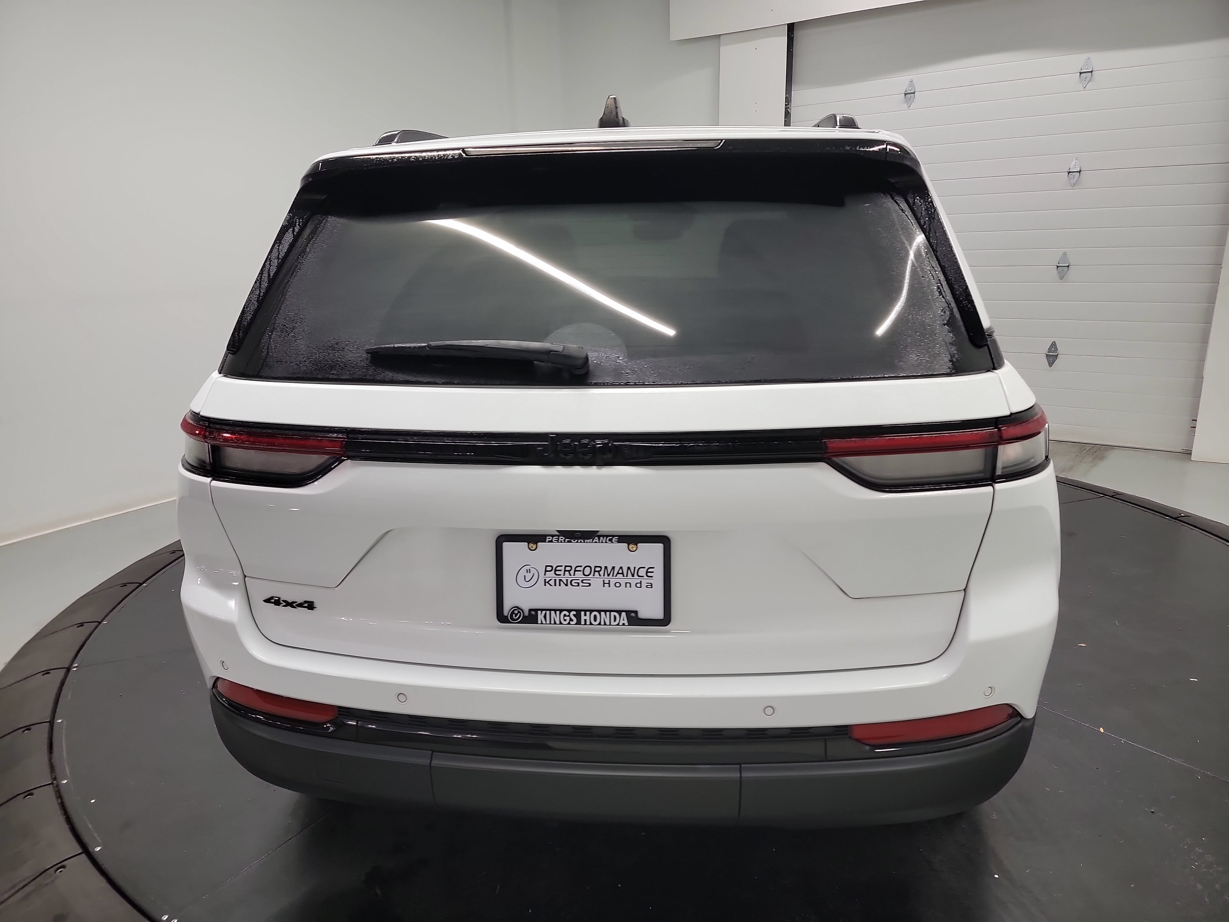 Used 2023 Jeep Grand Cherokee Altitude AWD/4WD image 8