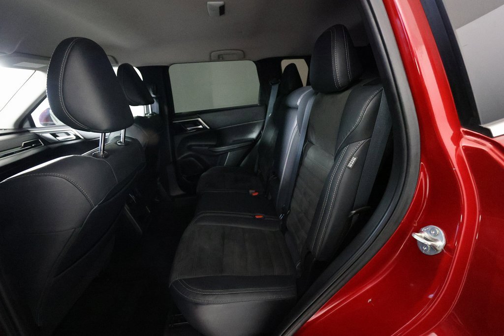 Used 2022 Mitsubishi Outlander SE image 15