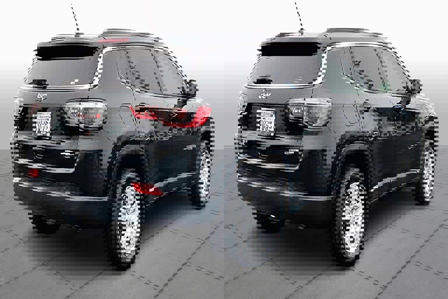 Used 2022 Jeep Compass Latitude image 12