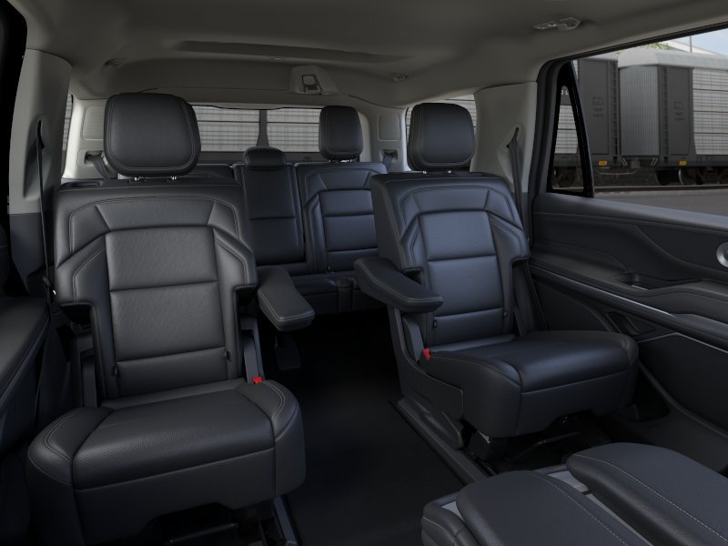 New 2026 Lincoln Navigator Premiere AWD/4WD image 24