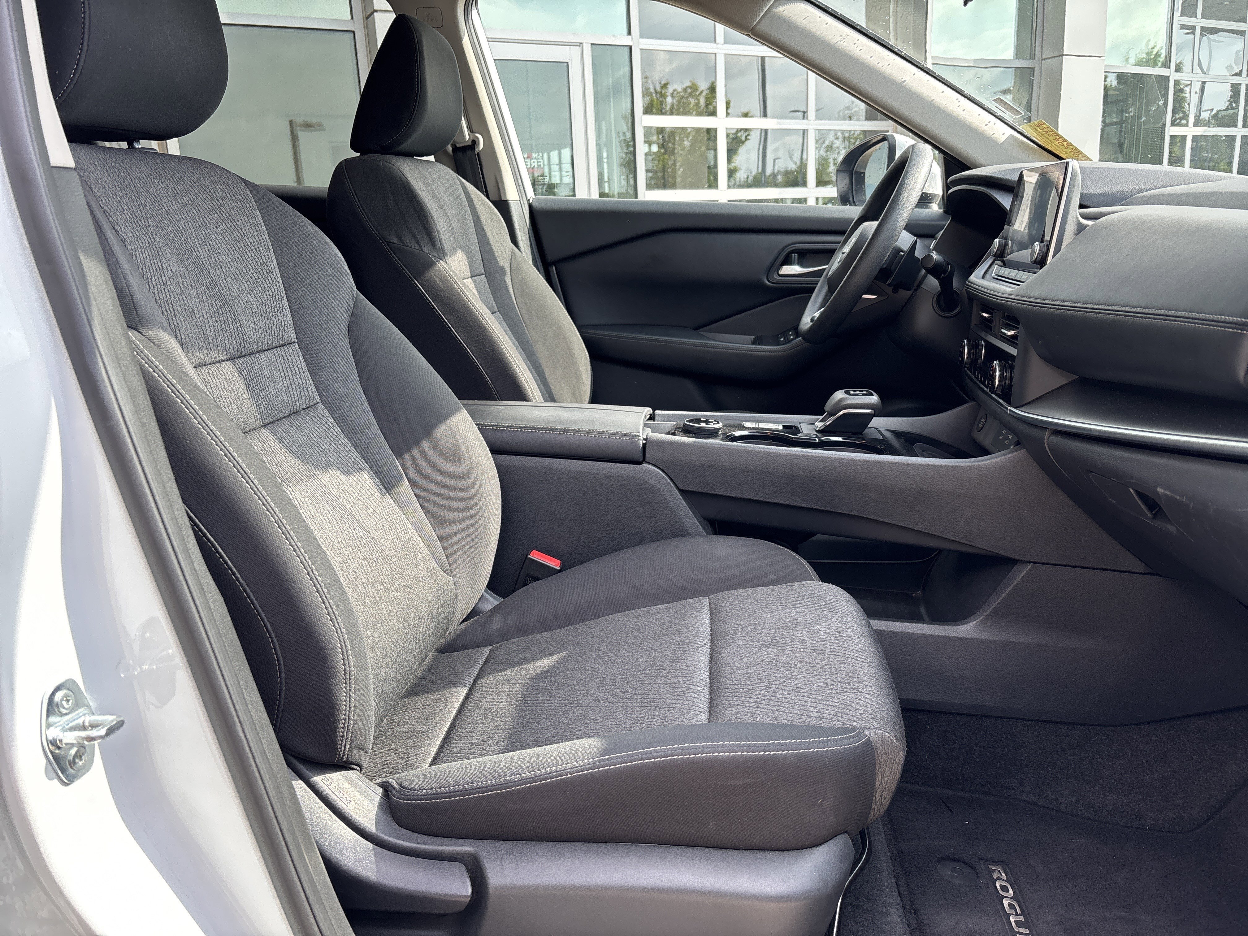 Used 2024 Nissan Rogue SV AWD/4WD image 28