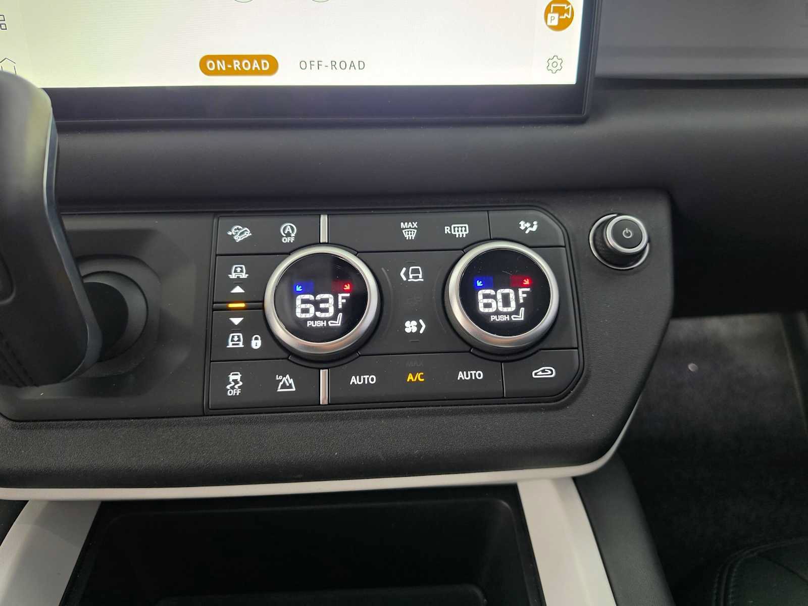 Used 2025 Land Rover Defender 110 X-Dynamic SE AWD/4WD image 29