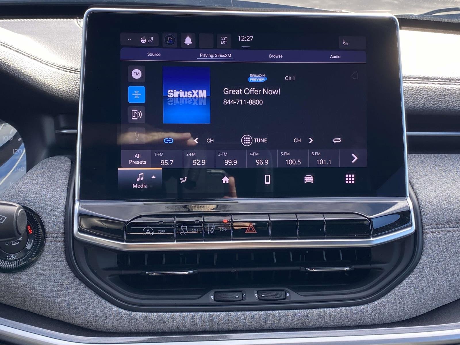 Used 2023 Jeep Compass Latitude w/ Sun and Sound Group image 28