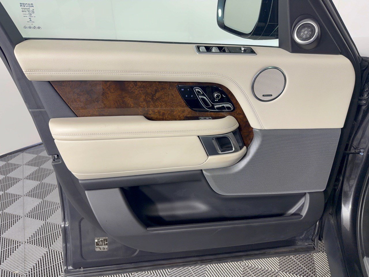 Used 2021 Land Rover Range Rover P525 Westminster Edition AWD/4WD image 14