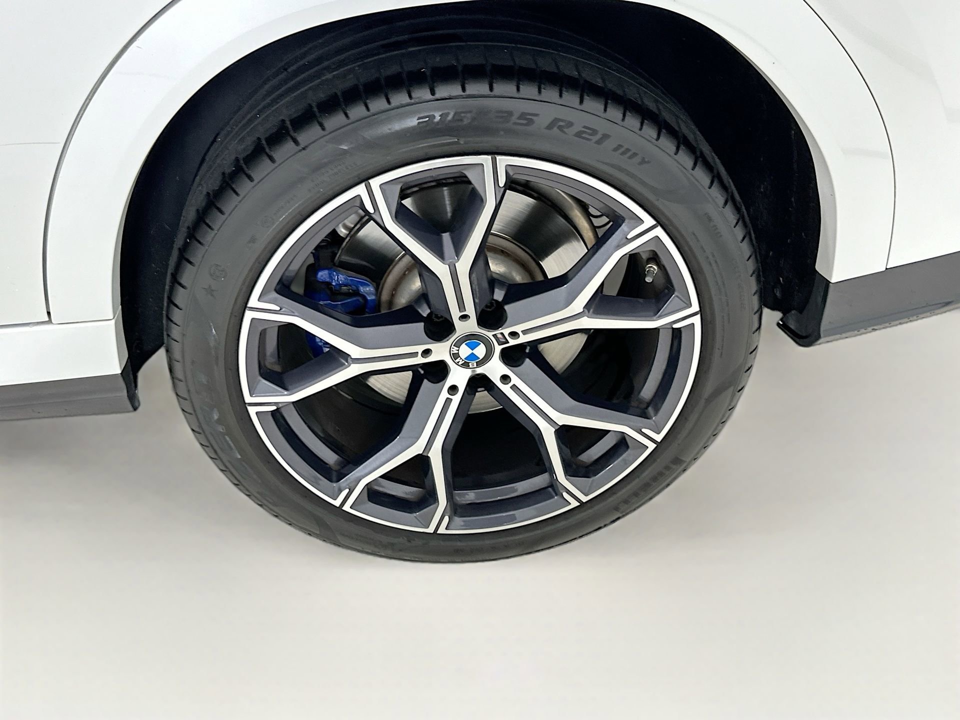Used 2022 BMW X6 M50i w/ Executive Package AWD/4WD image 33