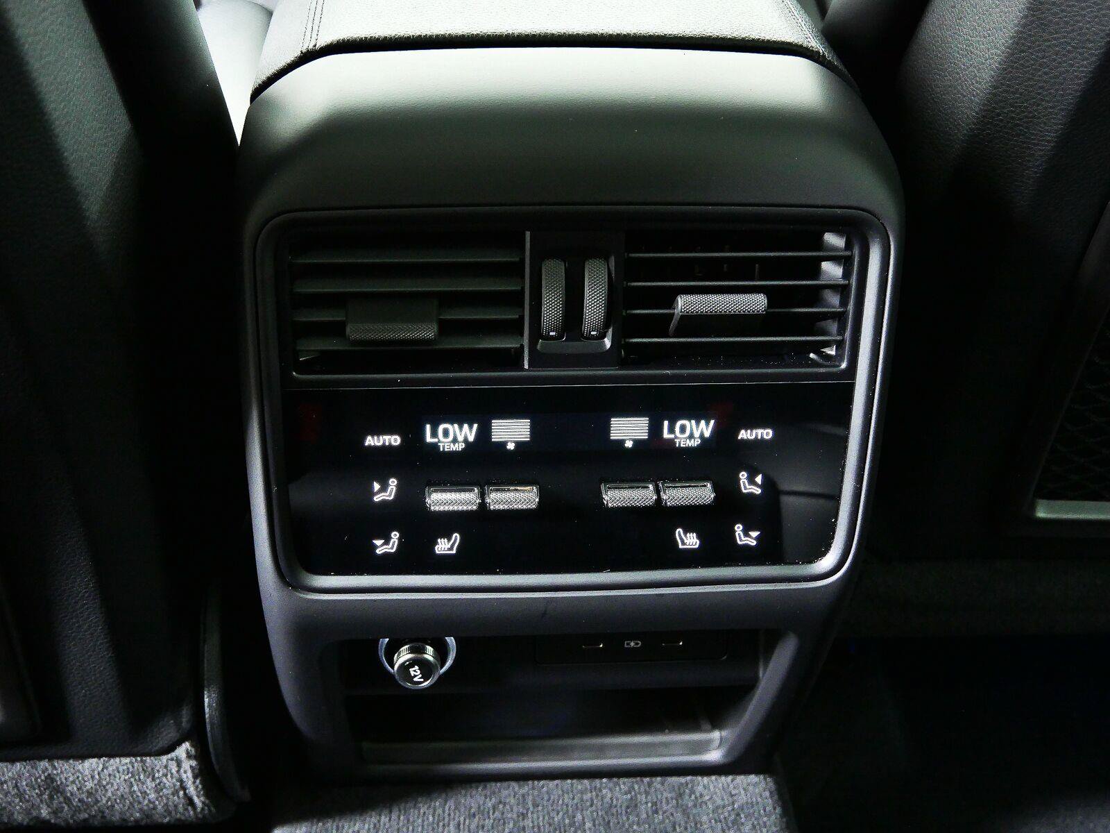 Certified 2024 Porsche Cayenne Coupe AWD/4WD image 22