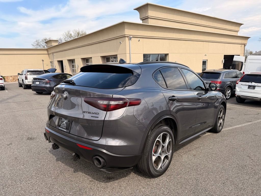 Used 2019 Alfa Romeo Stelvio Sport w/ Quick Order Package 22J Sport AWD/4WD image 7