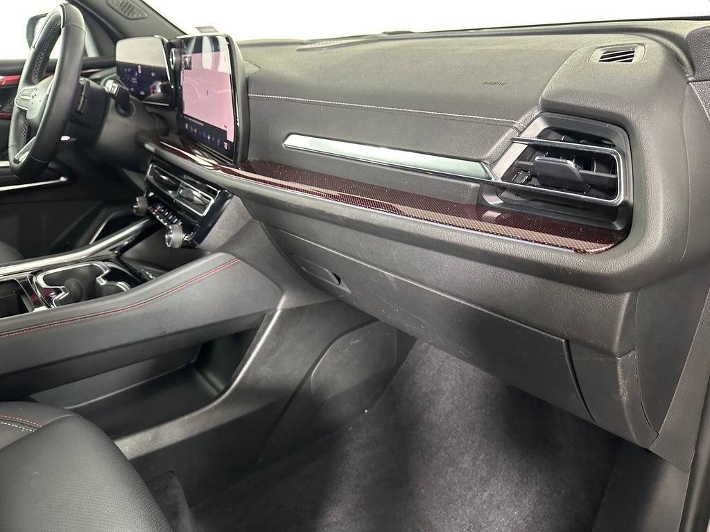 Used 2024 Chevrolet Traverse Z71 w/ Enhanced Driving Package AWD/4WD image 29