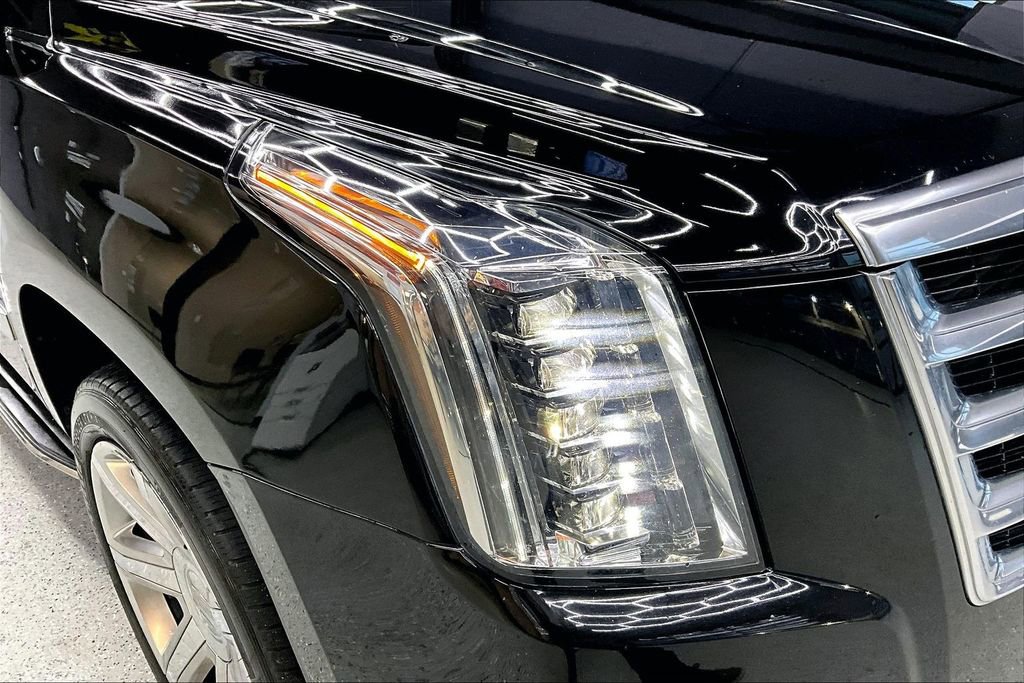 Used 2016 Cadillac Escalade Luxury image 34