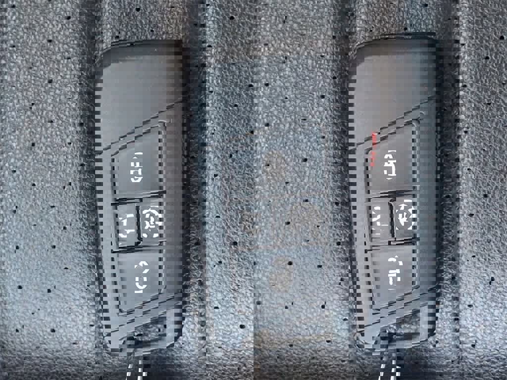 Used 2022 Volkswagen Tiguan SE image 37