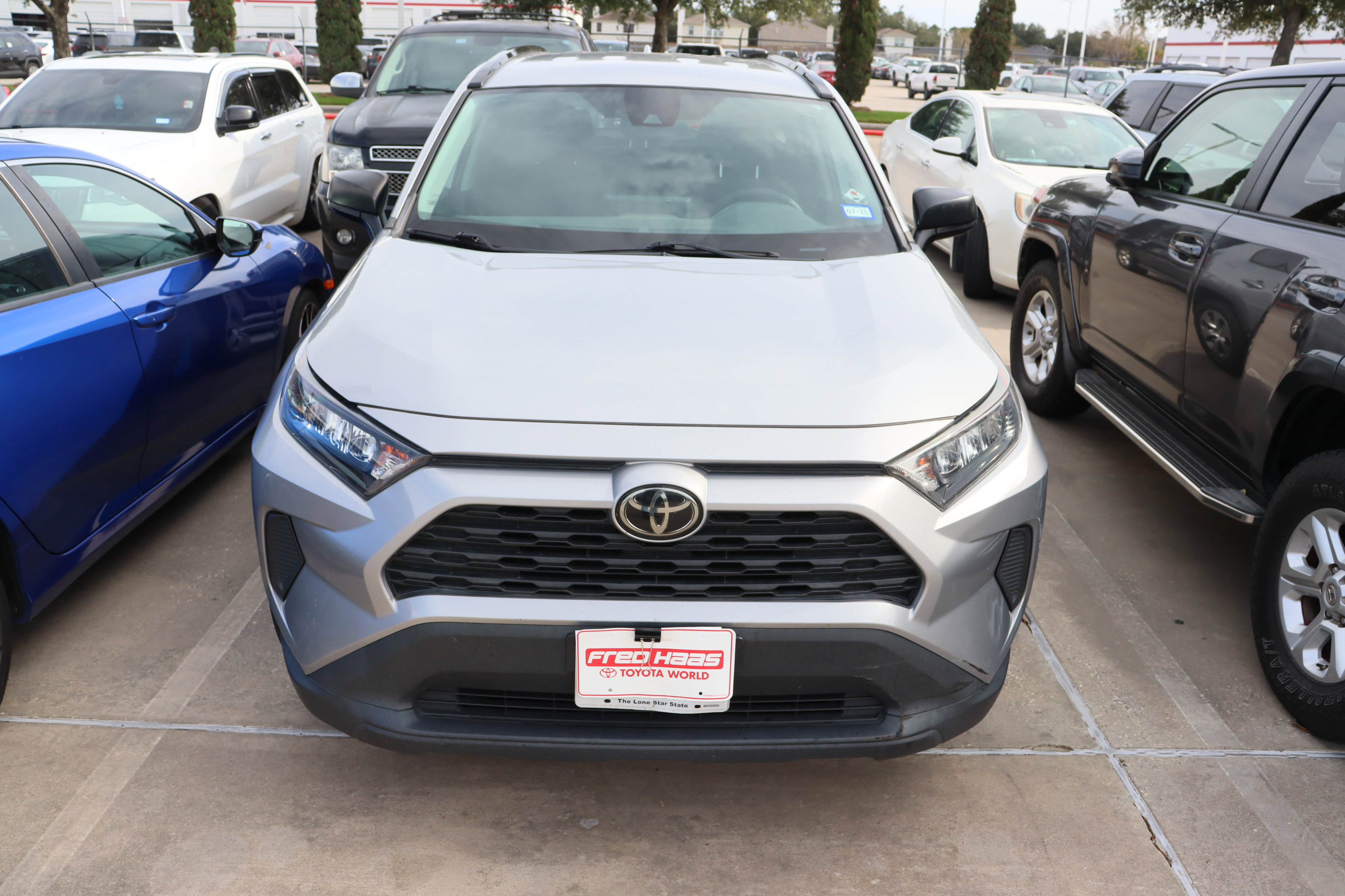 Used 2019 Toyota RAV4 LE image 3