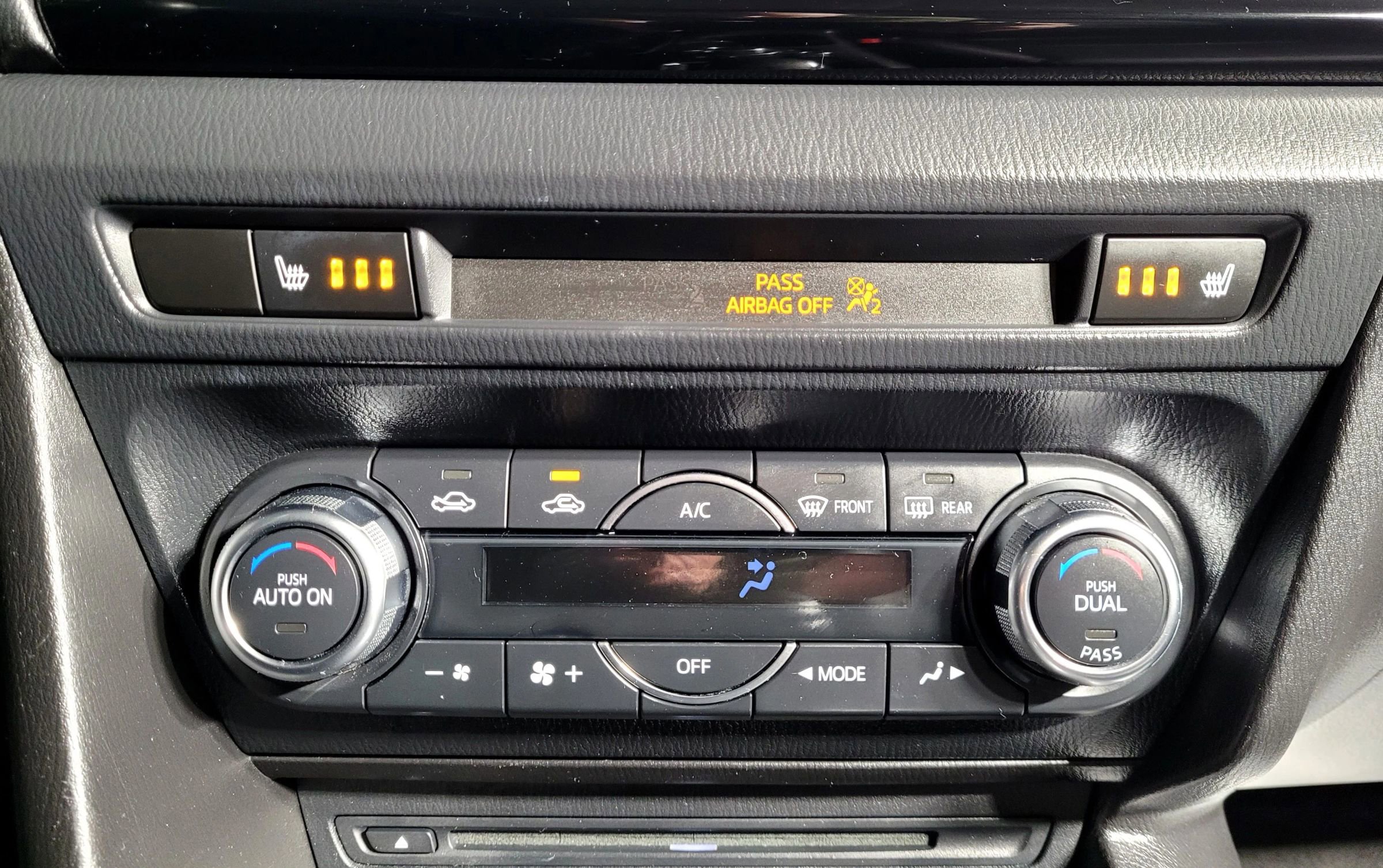 Used 2014 MAZDA MAZDA3 i Grand Touring image 34