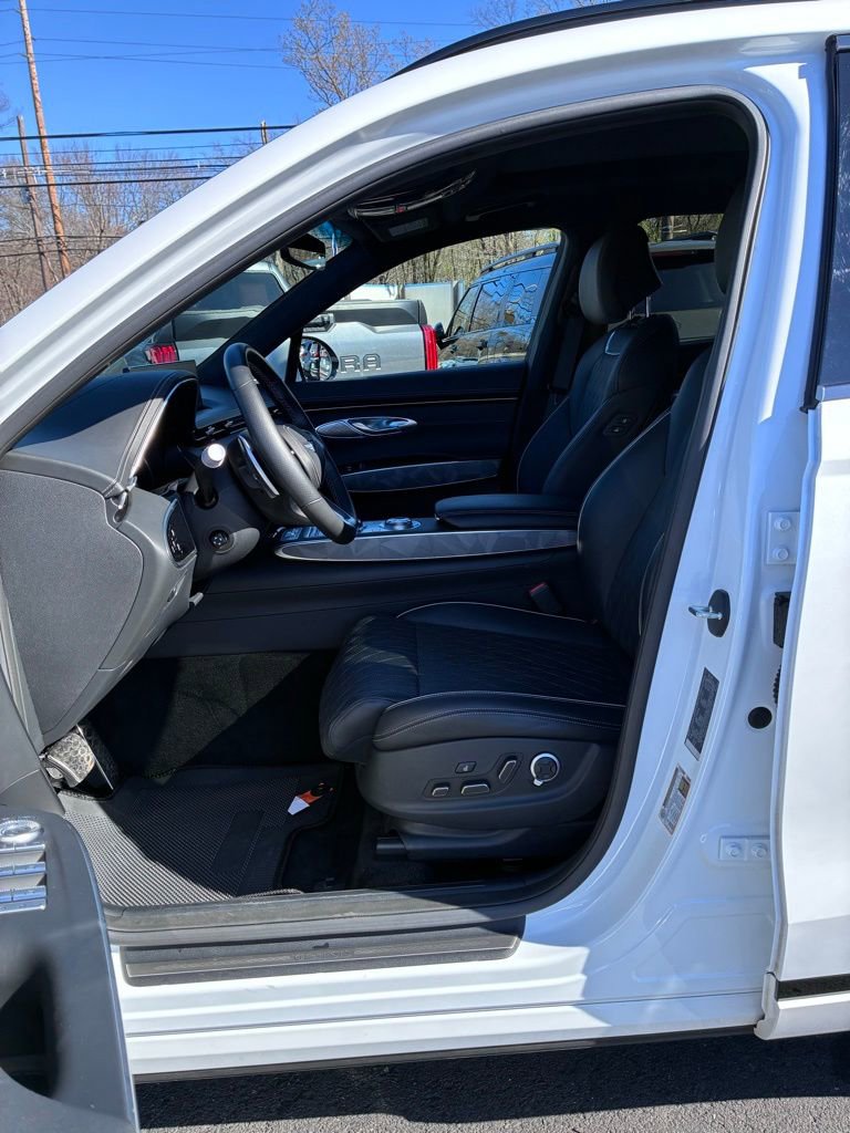 Used 2025 Genesis GV70 3.5T Sport w/ Sport Advanced Package image 26