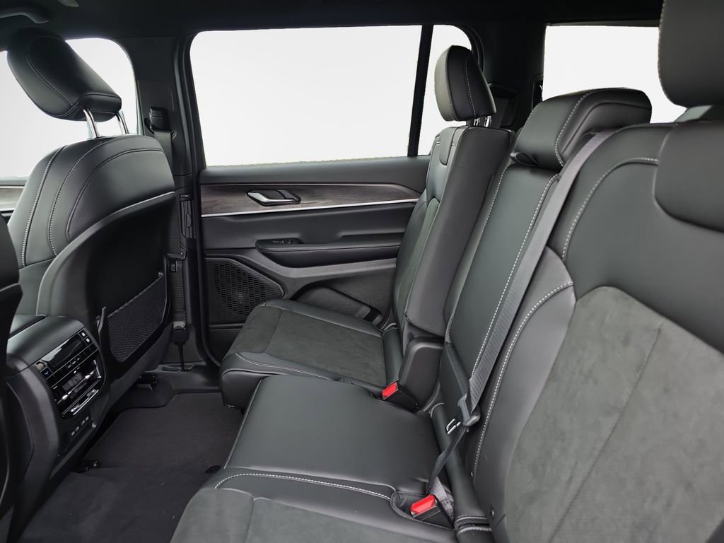 New 2026 Jeep Grand Cherokee L 4WD image 23