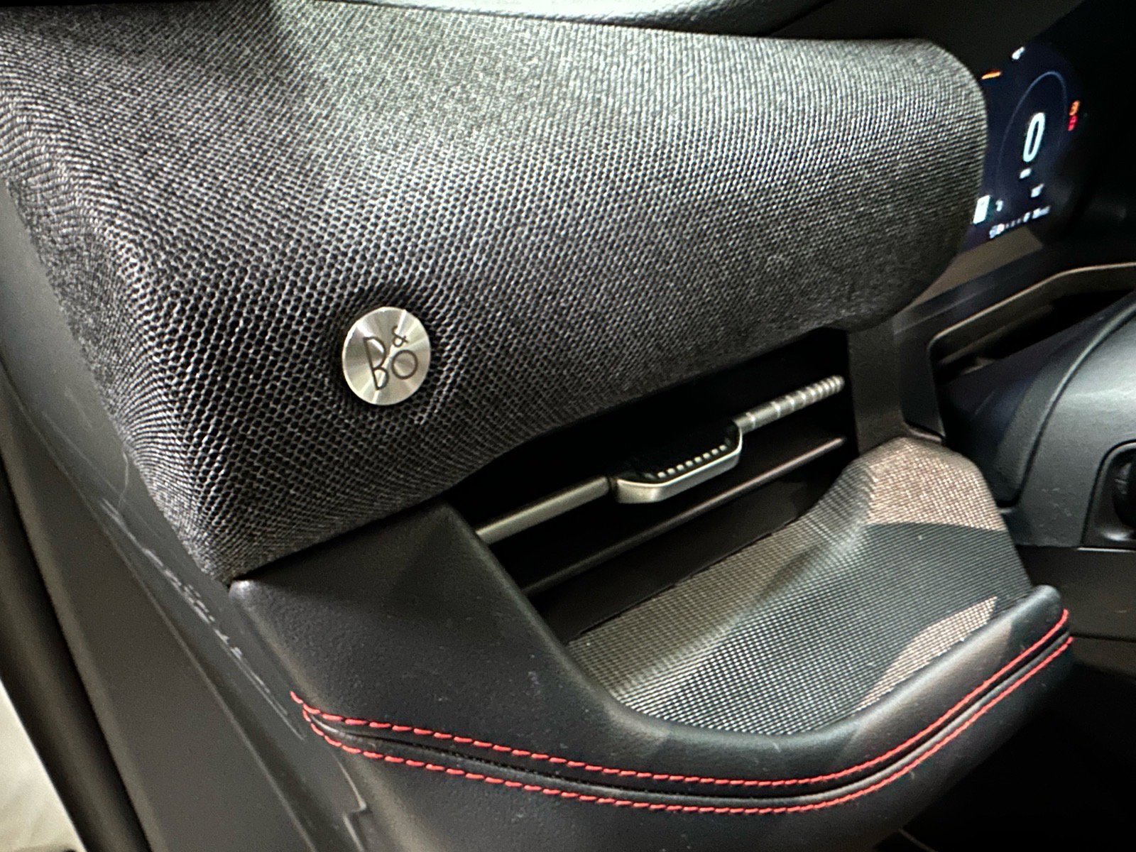 Certified 2025 Ford Explorer ST-Line image 35