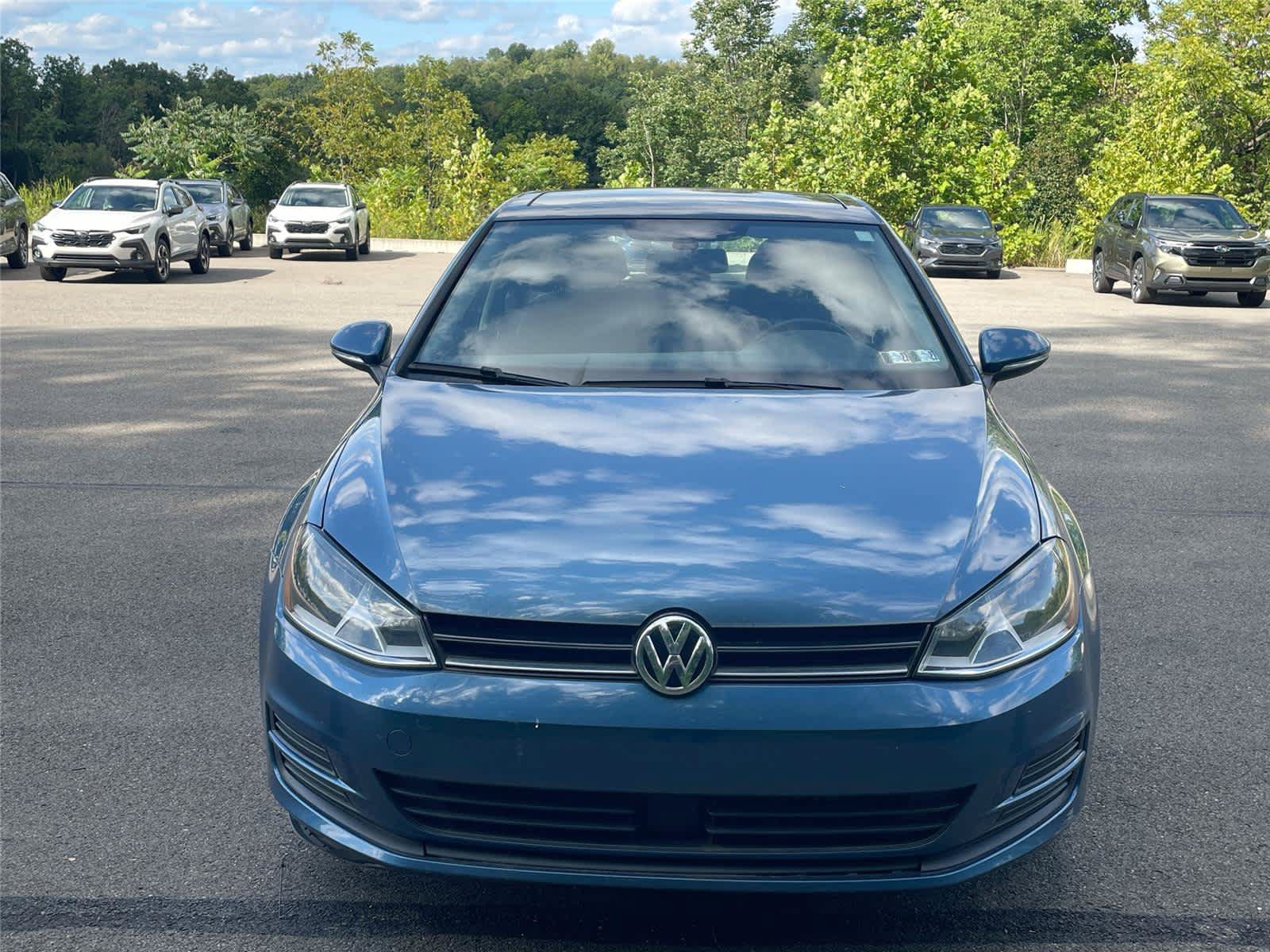 Used 2017 Volkswagen Golf 4-Door FWD image 5