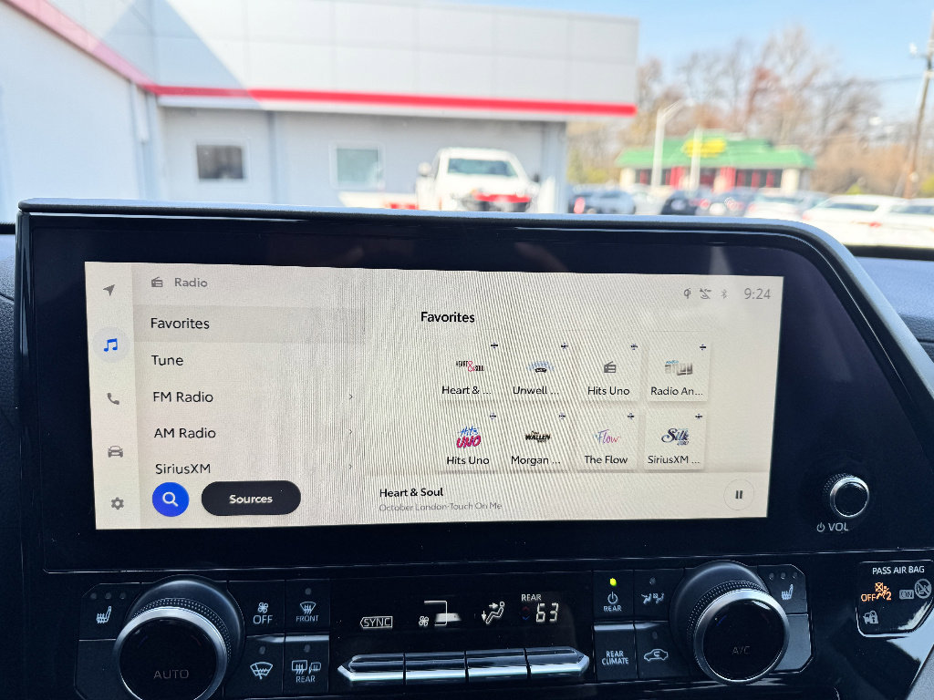 Used 2023 Toyota Highlander XLE image 17