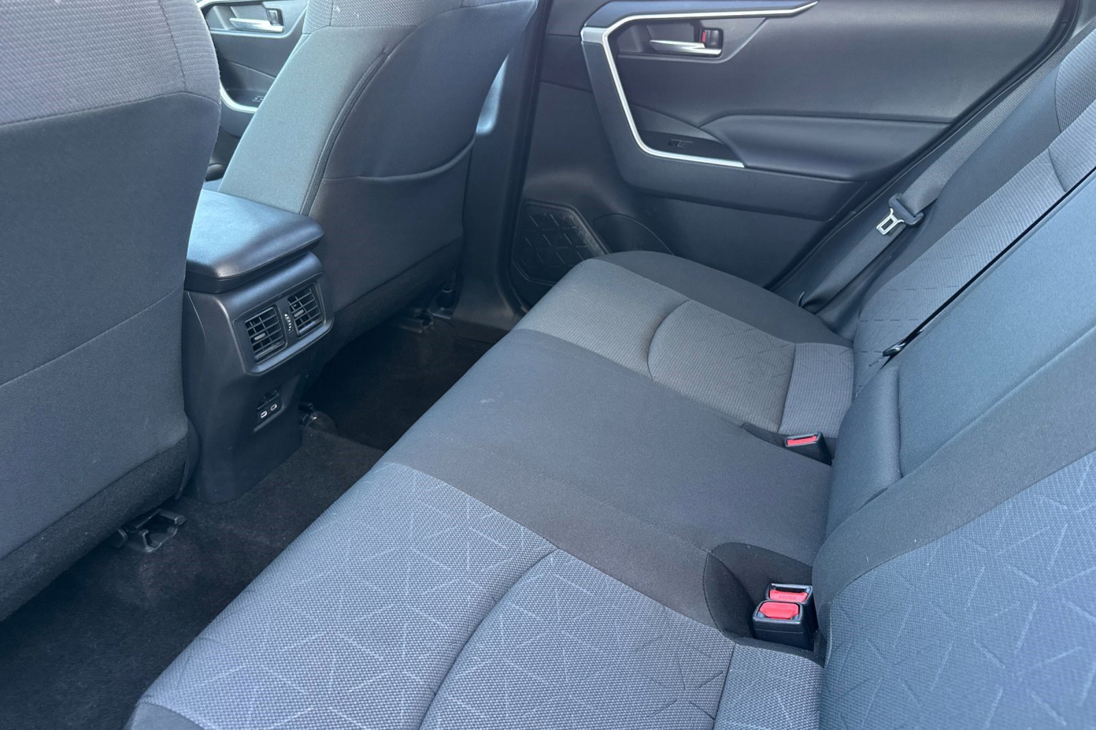 Used 2025 Toyota RAV4 XLE w/ Convenience Package image 27