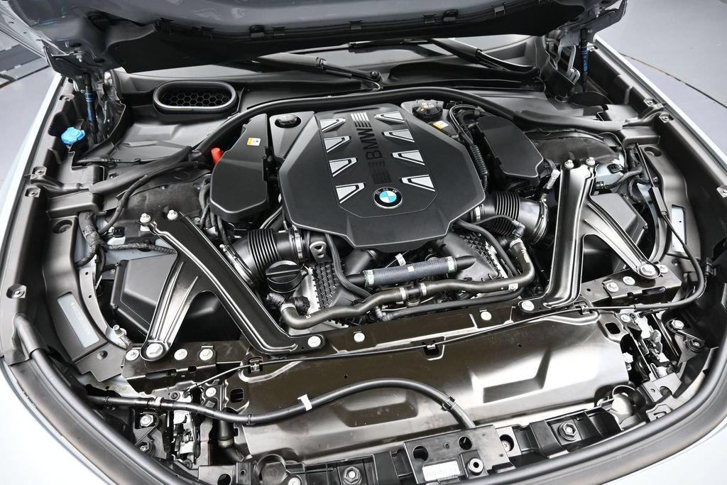 Used 2025 BMW 760i xDrive AWD/4WD image 38