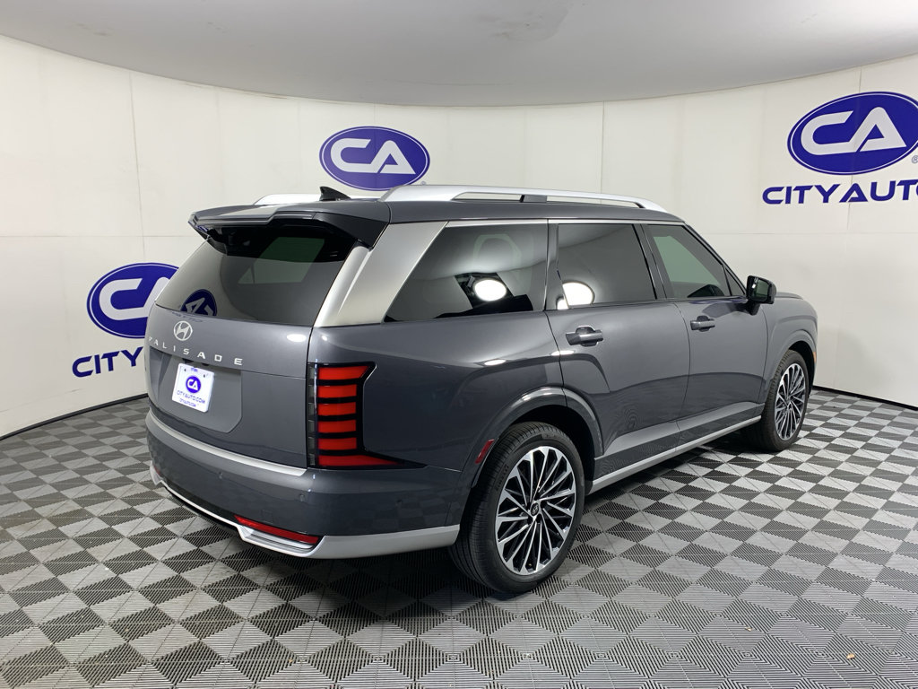 Used 2026 Hyundai Palisade Calligraphy FWD image 3
