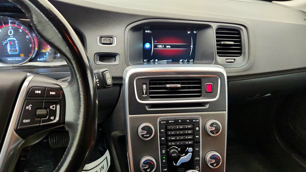 Used 2015 Volvo V60 T5 Cross Country w/ Convenience Package AWD/4WD image 17