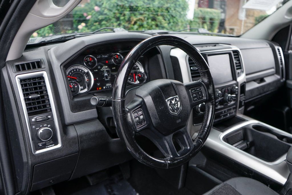 Used 2020 RAM 1500 Classic SLT w/ Luxury Group image 16