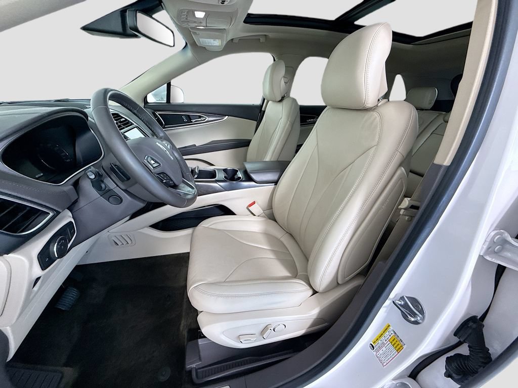 Used 2017 Lincoln MKX Reserve w/ Driver Assistance Package FWD image 19