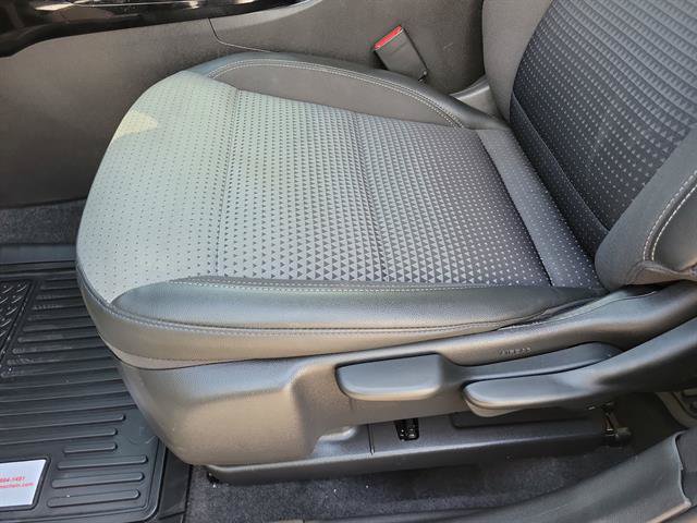 Used 2025 Chevrolet Trax LT FWD image 4