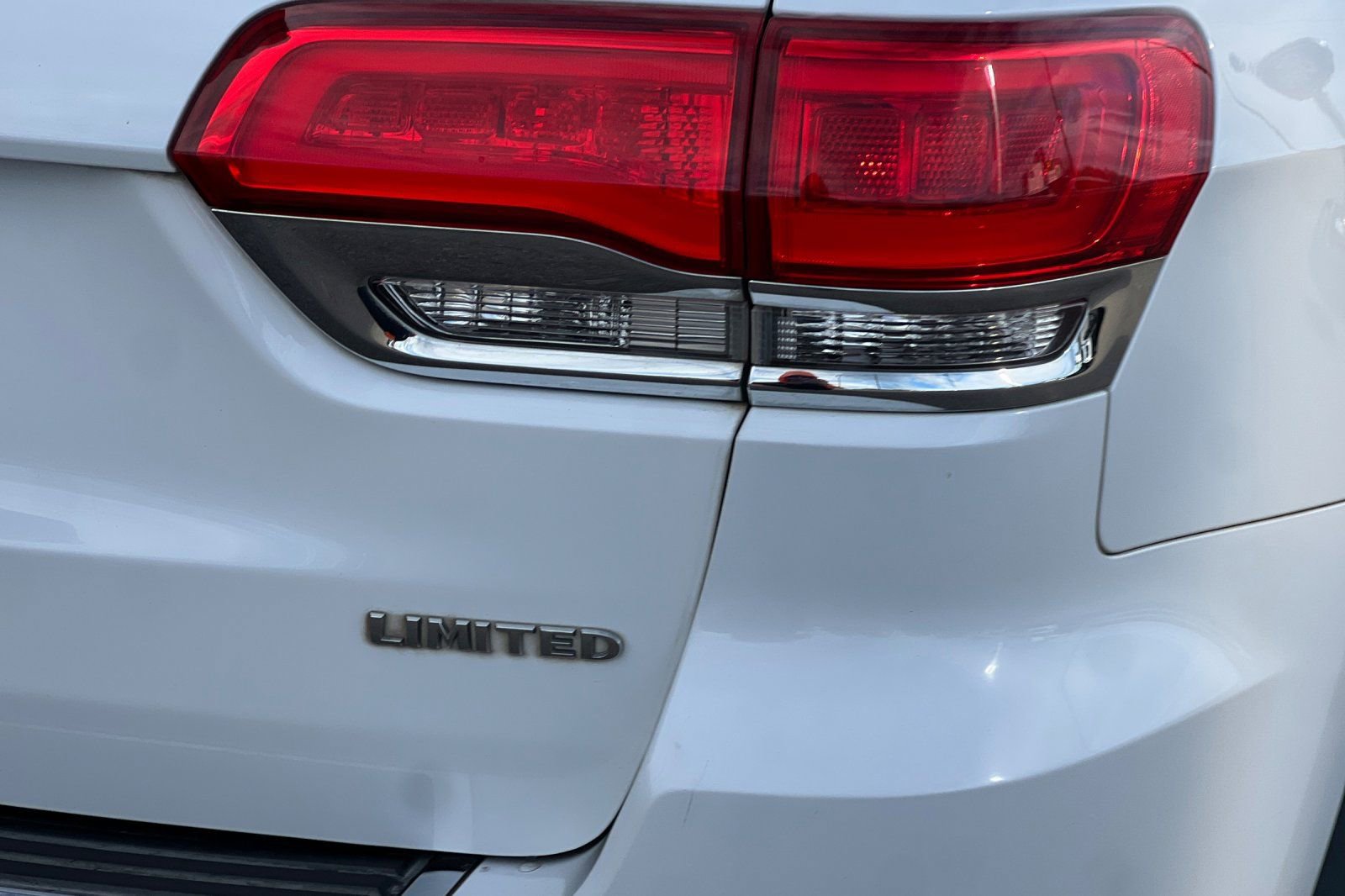 Used 2015 Jeep Grand Cherokee Limited w/ Trailer Tow Group IV image 28